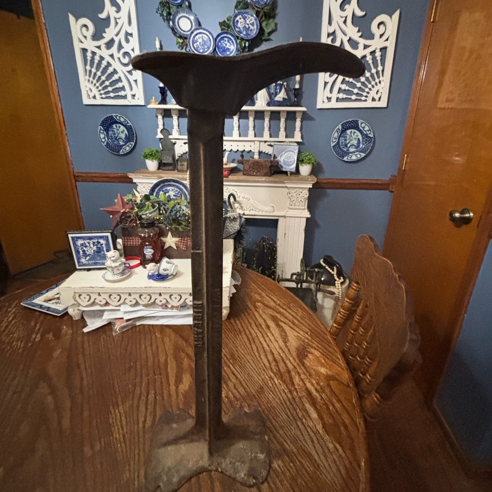 Antique CAST IRON Cobbler’s Shoe Stand Last Shoemaker’s Form